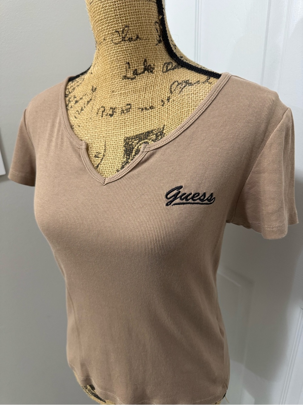 Guess Cropped Ribbed Tee